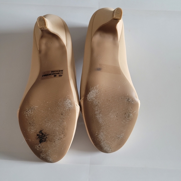Tan Heels - Picture 3 of 5